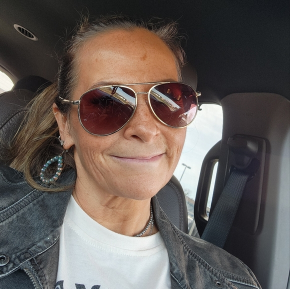 Meet your Posher, Shannon - Picture 2 of 2